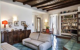 Naples Center Apartment
